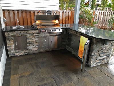 Outdoor Kitchen w/ BBQ, Drawers, Doors, Fridge, Sink, Granite